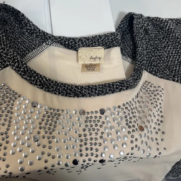 Daytrip Black and Cream Embellished Long Sleeve Top Sz Sm. Like New Condition - Picture 8 of 8